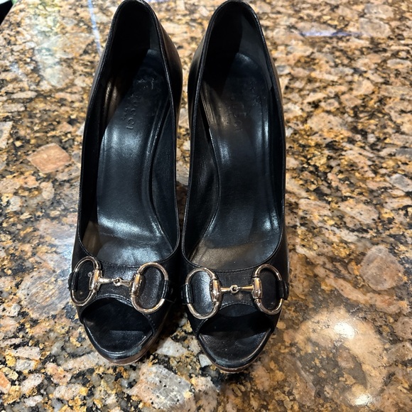Gucci horse bit Elegant Black Peep-Toe Heels - Picture 1 of 4